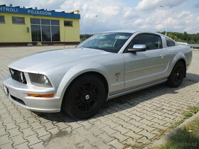 Mustang S197, V8 GT, manuál, bez nehod - 2