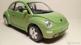 Volkswagen New Beetle 1:24 Burago - 2