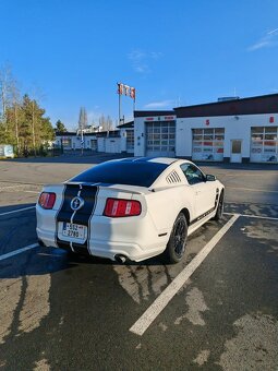 Ford mustang 3.7 V6 2012, zimní pneu - 2