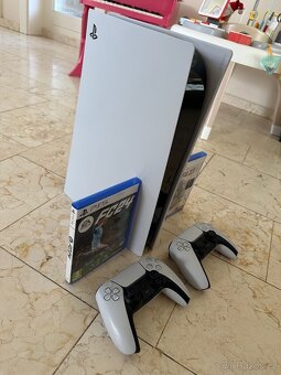 PlayStation 5 s mechanikou + 2 ovladače + fifa23,24 - 2