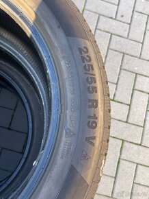 Pneu 225/55 R 19 - 2