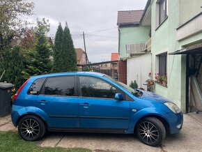 Ford Fiesta 1.3i 51 KW, 2005. Nová STK  ALU kola, zimní pneu - 2