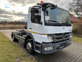 Mercedes Atego 12.180 hákový nosič kontejneru - 2