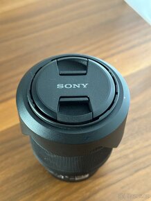 Sony FE 28-70 3.5-5.6 f - 2