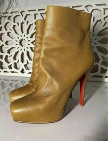 Christian Louboutin (38.5EU) - 2