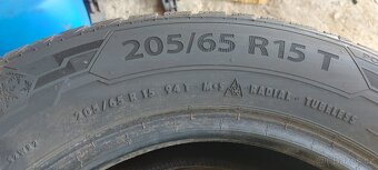 Zimní pneu 205/65R15 Barum - 2