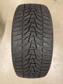 Prodám 4ks zimních pneumatik Hankook  235/45 R 18 98V - 2