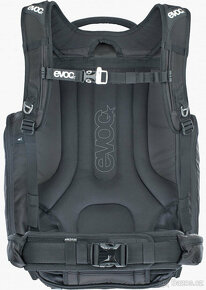 Nový batoh EVOC CP 35L Black - 2