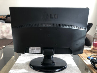 Monitor LG Flatron W2243S-PF - 2