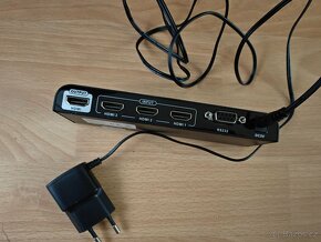 HDMI switch 3:1 stolní - 2