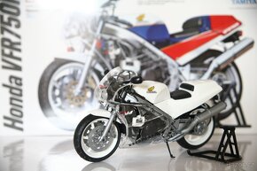 Silniční motocykly Honda (1:12) - 2