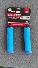 Gripy ODI Elite Flow Lock-on modré - 2