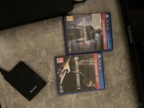 Ps4 500gb+1TB externí disk a příslušenství - 2