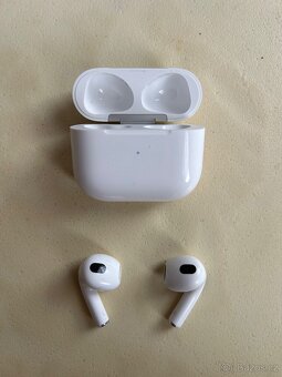 Apple Airpods 3.Generace (2022) - 2