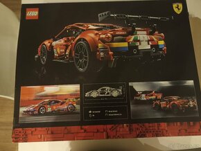 Lego technic 42125 - Ferrari 488 GTE - 2