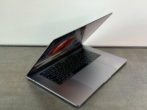 Macbook Pro 15" 2018 i7 / 16GB / 512GB / SG - 2