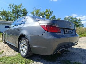 Kufr BMW E60 titangrau+ odtrhová lišta . - 2