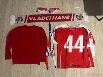 Hc Olomouc dres, mikina, šála, kšandy, vlajky na zrcátka - 2