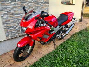 Honda VTR 1000F, první majitel, najeto 29tis.km - 2