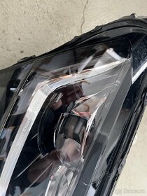 Přední pravý světlomet - Škoda Superb III Full led - 2