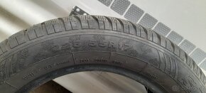 Prodám pneu DUNLOP SP WINTER 225/55R17 - 2