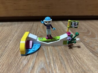 Lego Friends - 41321 Terénní vůz v zimním středisku - 2