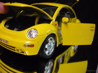 Volkswagen New Beetle VW žlutý Bburago 1/18 - 2