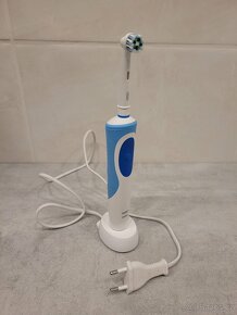 Elektrický kartáček Braun Oral B - 2