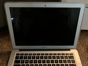 Prodám MacBook Air 2017 v 100 % stavu plus příslušenství - 2