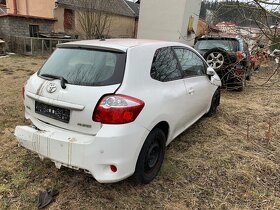 toyota auris 3dv.2011 náhradní díly 1,6i 97kw - 2