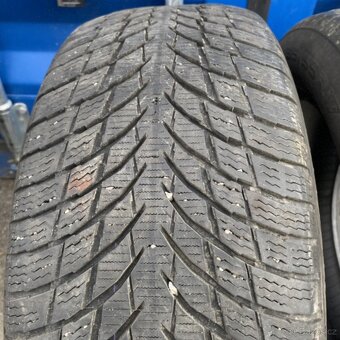 Zimní pneu 235/55 R17 103H Nokian 5-5,5mm - 2