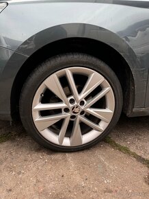 Alu kola 17” 5x100 Škoda 6V0601025C s pneu 215/40/17 - 2