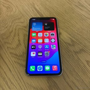 iPhone 11 64GB bílý - 2