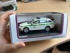 Skoda octavia vojenska policie abrex 1:43 - 2