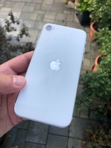 iPhone SE 2020 64Gb…hezký stav, white - 2