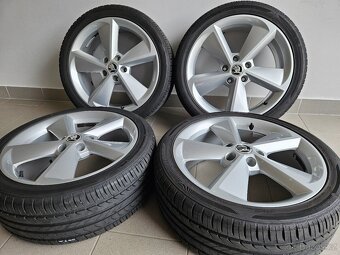 Orig. Skoda Golus 5x112 Letní 225/40/18 - 2