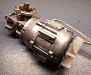 Elektromotor s převodovkou - 2