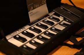 MIDI kytarový kontrolér Behringer FCB1010 - 2