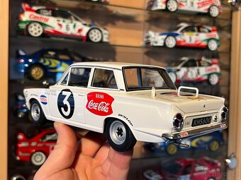 Ford Cortina 1:18 Autoart - 2