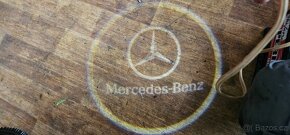 Světelné logo Mercedes Benz - 2