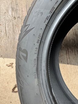 Prodám zimní pneu BRIDGESTONE BLIZZAK LM005 - 2