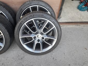 Originál alu kola Škoda model Gemini rozteč 5x112 R18. - 2