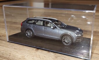 VOLVO V90 Cross Country, měřítko 1:43 - 2