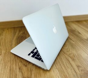 Prodám Macbook Air 13 2017 silver 256gb - 2