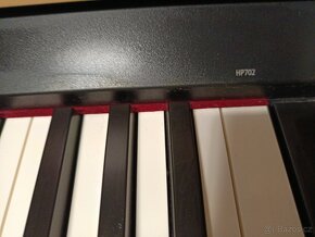 Piano Roland HP 702 - 2