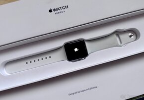 Apple Watch Series 3 38mm stříbrné GPS,pěkné,příslušenství. - 2