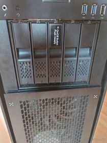 Corsair Obsidian Series 750D Airflow + ICY DOCK 5x3.5" - 2