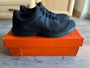 Nike Revolution 4 Black (čierna) - 2