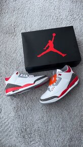 Air Jordan 4 Fire Red (2022) - 2