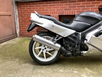 HONDA VFR 750F - 2